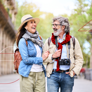 Szczęśliwa para emerytów na wakacjach. Wersja mobile